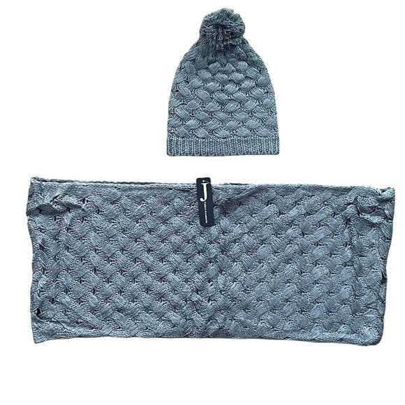 WOMENS GRAY LIGHT WEIGHT KNITTED BEANIE & INFINITY SCARF SET - SZ: OS - Picture 3 of 5